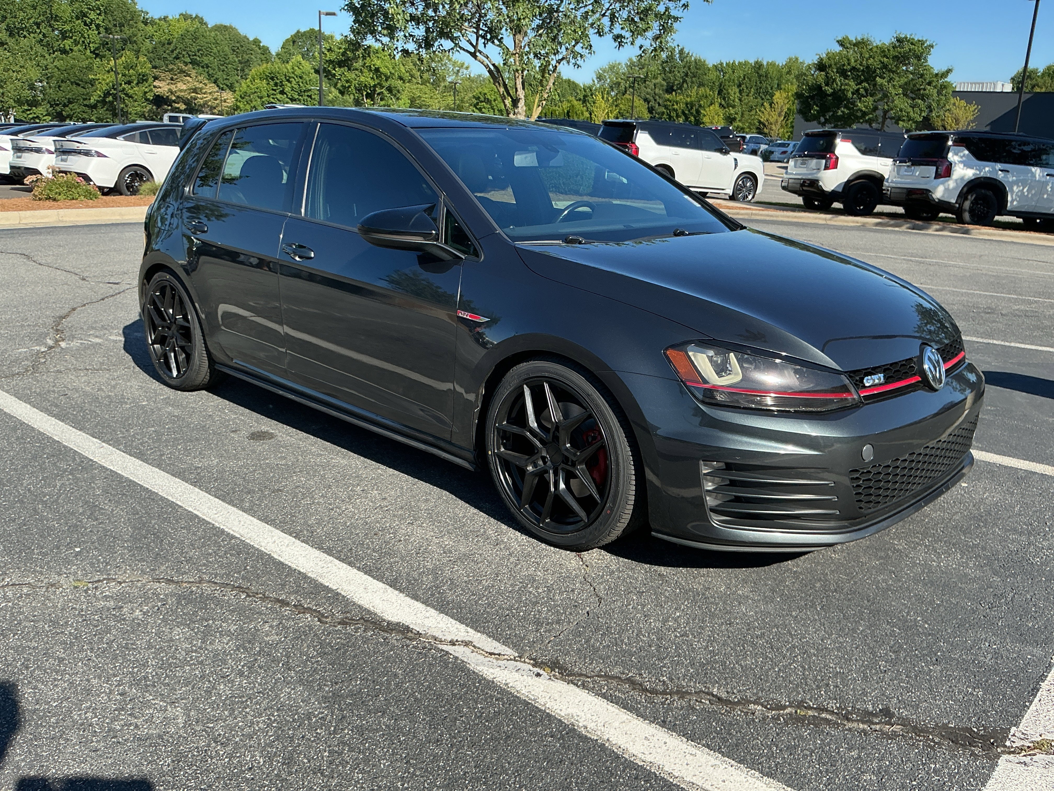 Used 2016 Steel Gray Metallic Volkswagen SE image 5