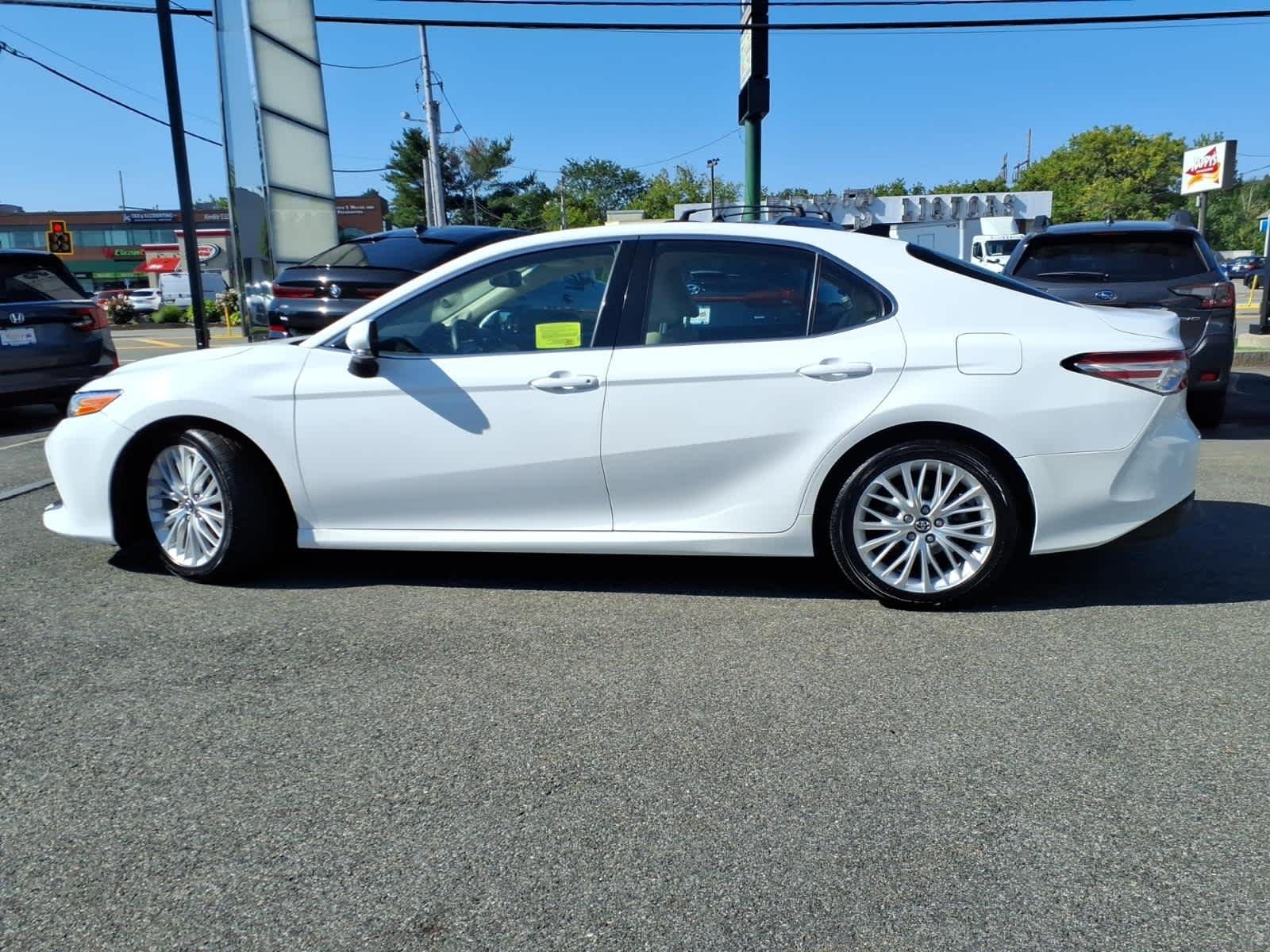 Used 2018 Super White Toyota XLE V6 image 8