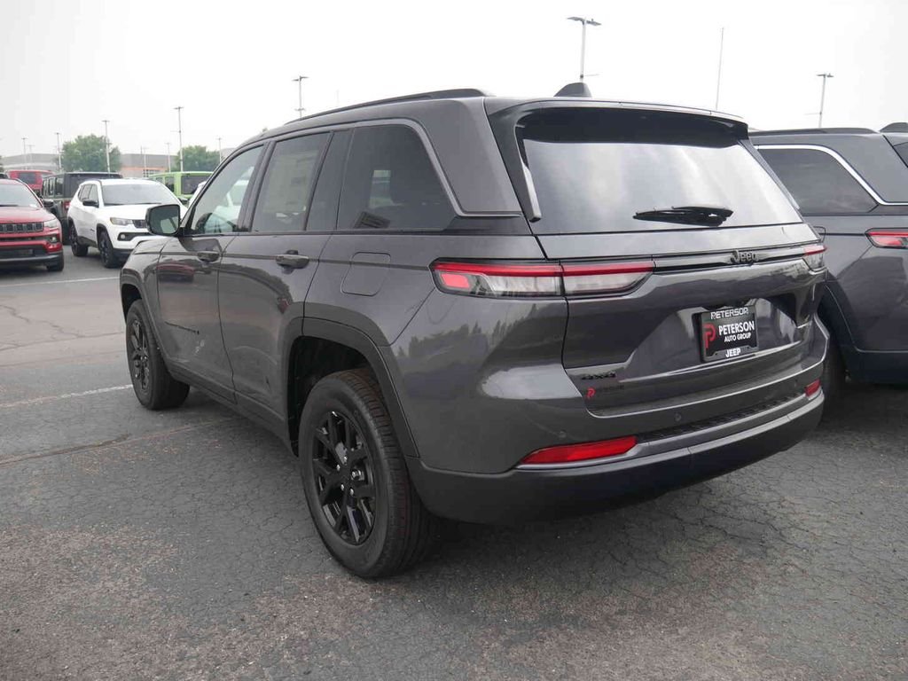 New 2026 Baltic Gray Metallic Clear-Coat Exterior Paint Jeep Laredo image 16