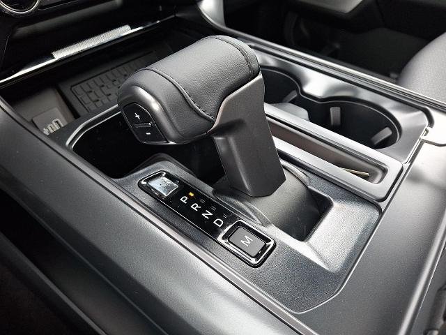 New 2026 Star White Metallic Tri-Coat Ford Lariat® image 31