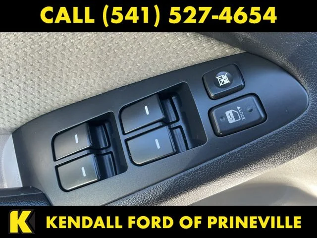 Used 2010 White Kia EX image 25