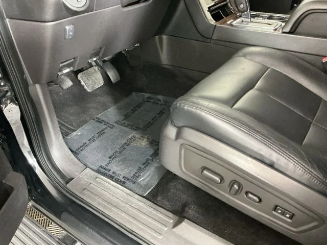 Used 2011 Black Lincoln Base image 14