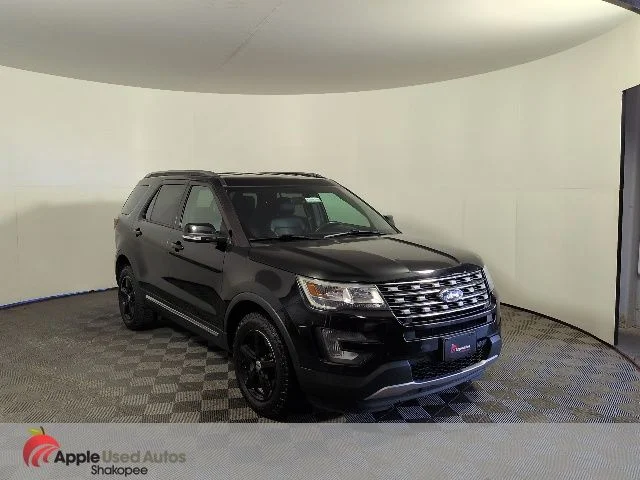 Used 2016 Black Ford XLT image 1