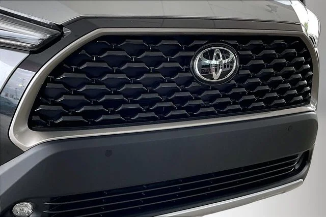 Used 2024 Silver Toyota XLE image 28