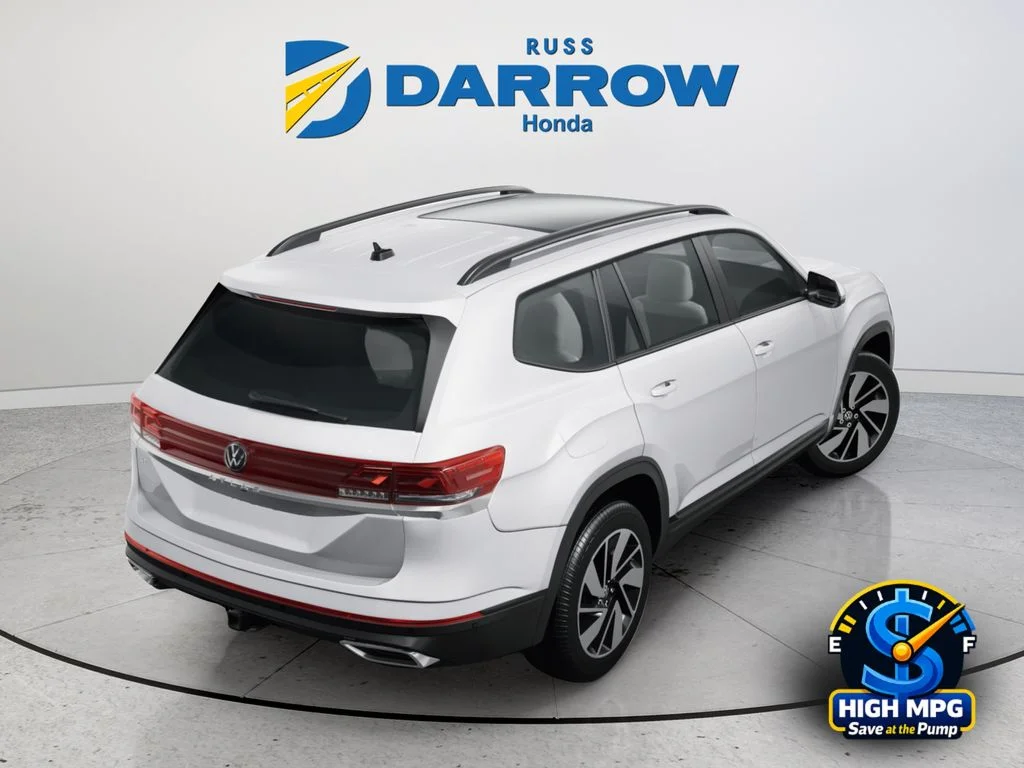 Used 2024 White Volkswagen 2.0T SE w/Technology image 11