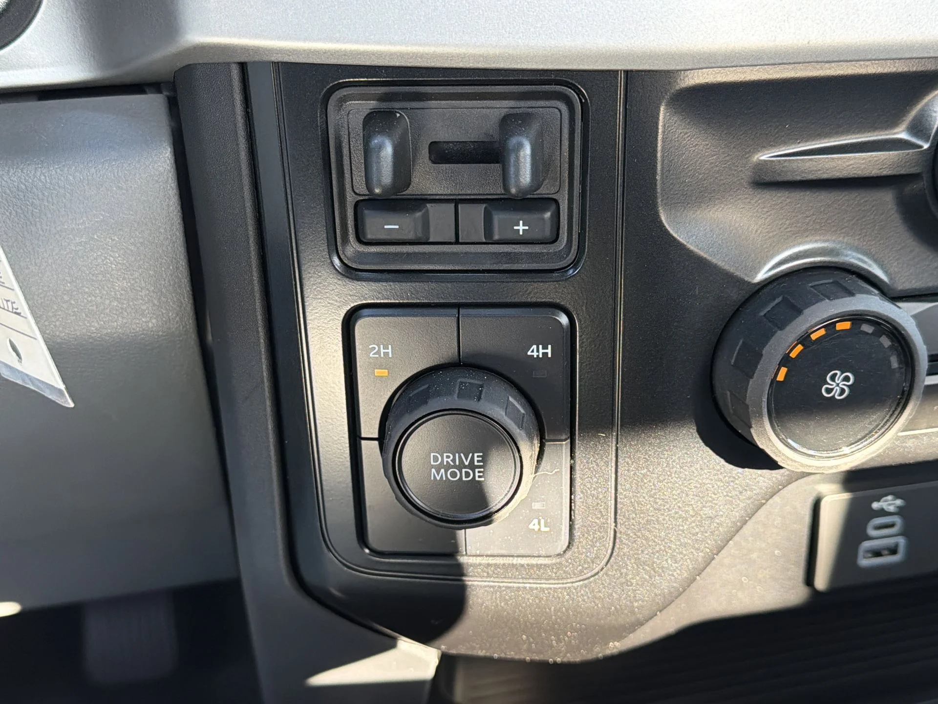 New 2025 Oxford White Ford F-450® XL image 8