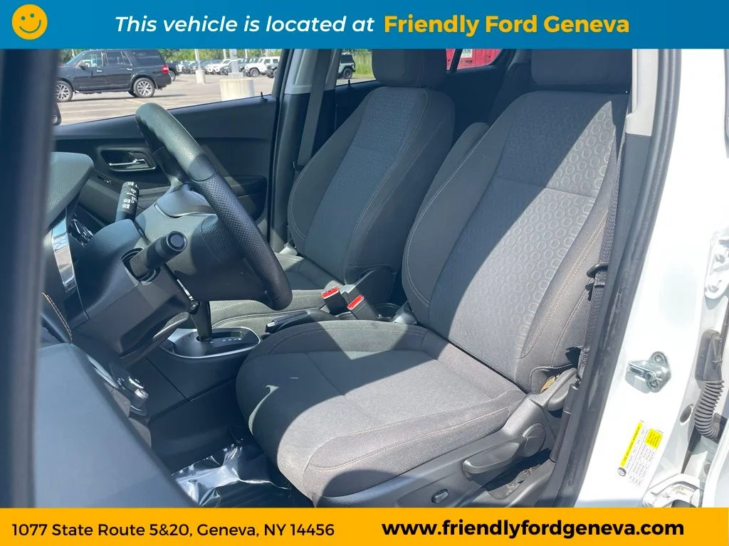 Used 2022 White Chevrolet LS image 13