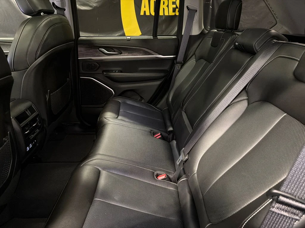 Used 2022 Diamond Black Crystal Pearlcoat Jeep 4xe image 16
