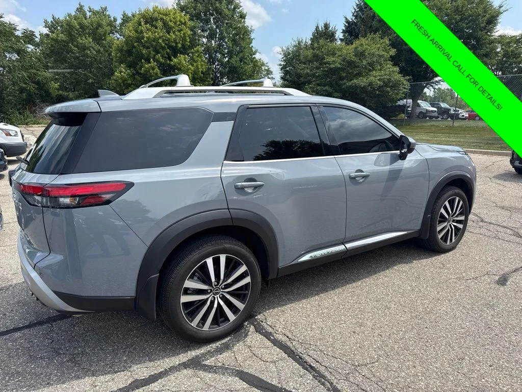 Used 2025 Boulder Gray Nissan Platinum image 8
