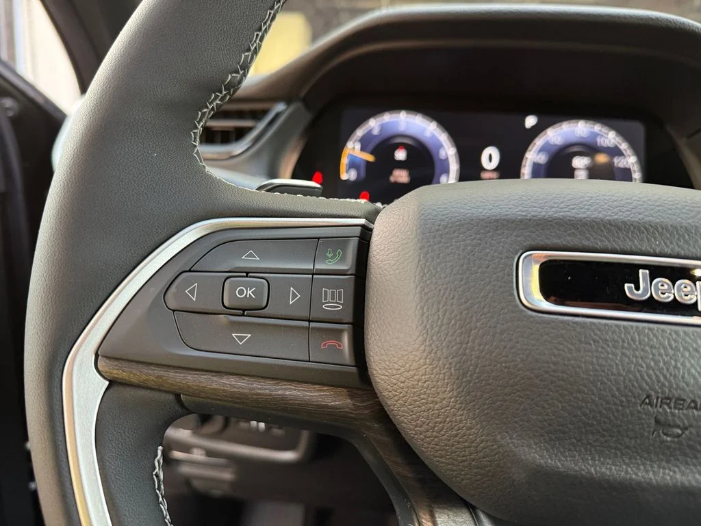 New 2027 Black Jeep Laredo Altitude image 24