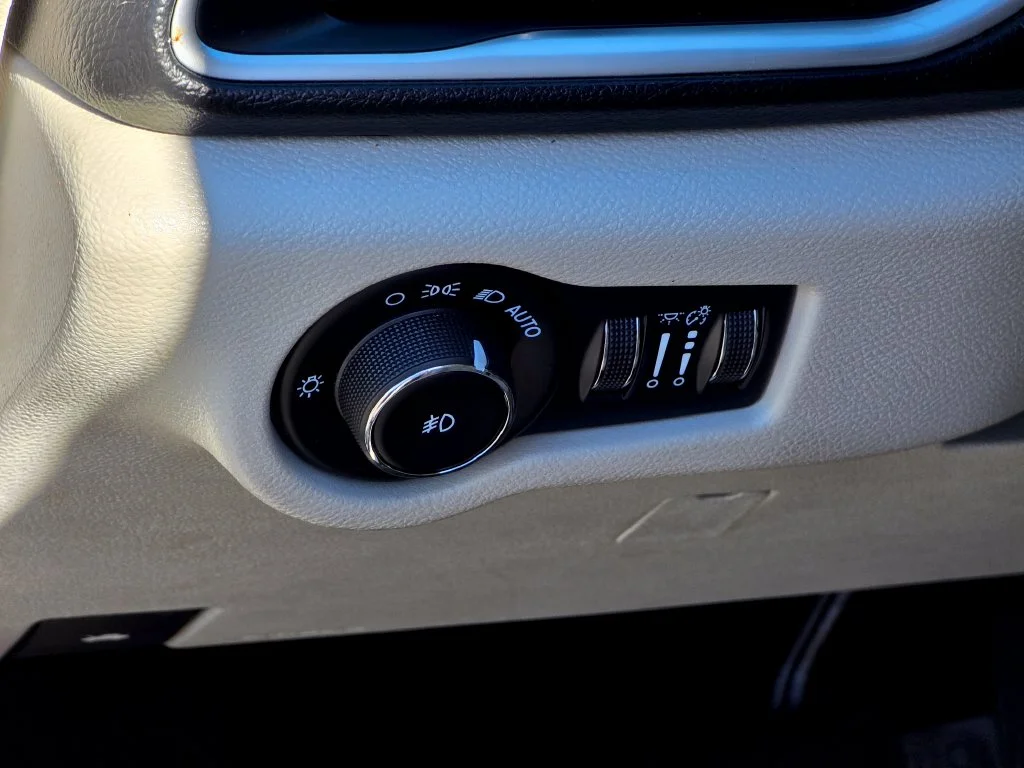 Used 2018 Blue Chrysler Touring L Plus image 38