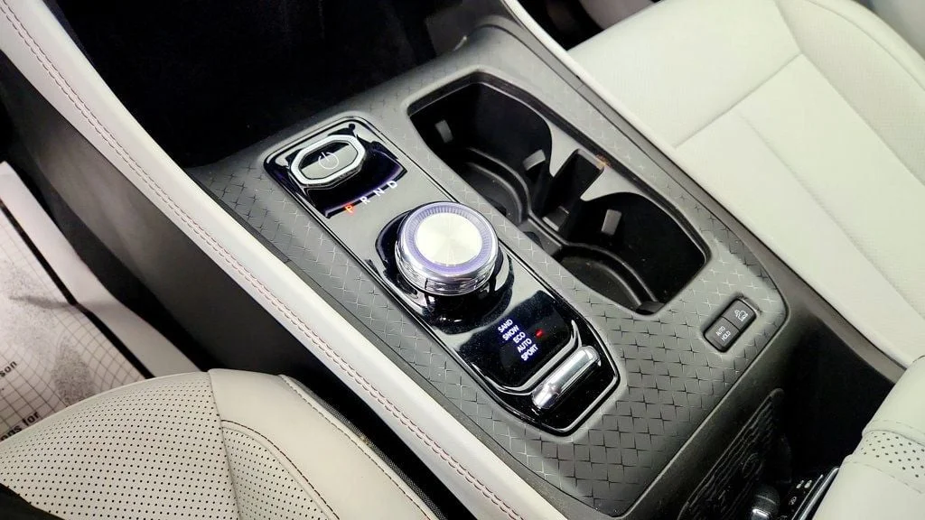 Used 2025 Silver Zynith Clearcoat Jeep Limited AWD w/ Dark Appearance Package & Titanium Accents image 15