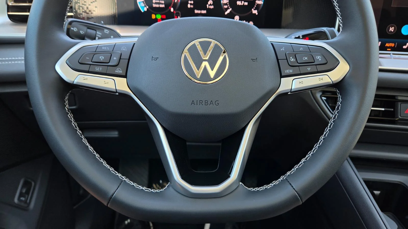 New 2026 Pure White Volkswagen SE image 27