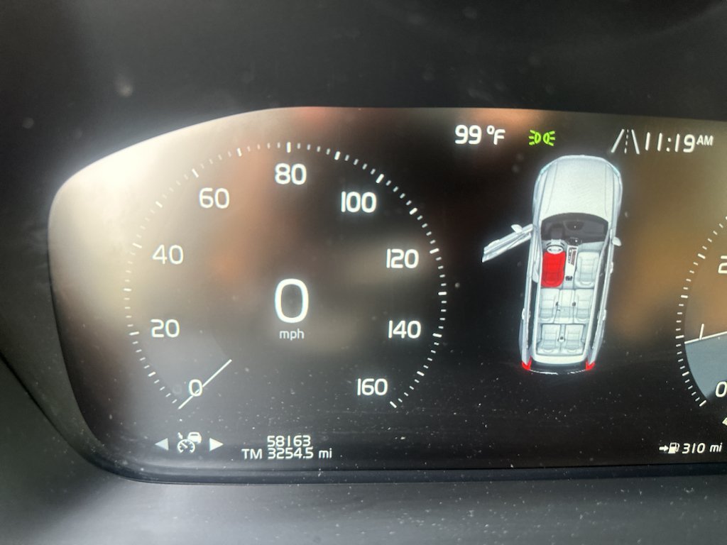 Used 2021 Crystal White Metallic Volvo Inscription image 6