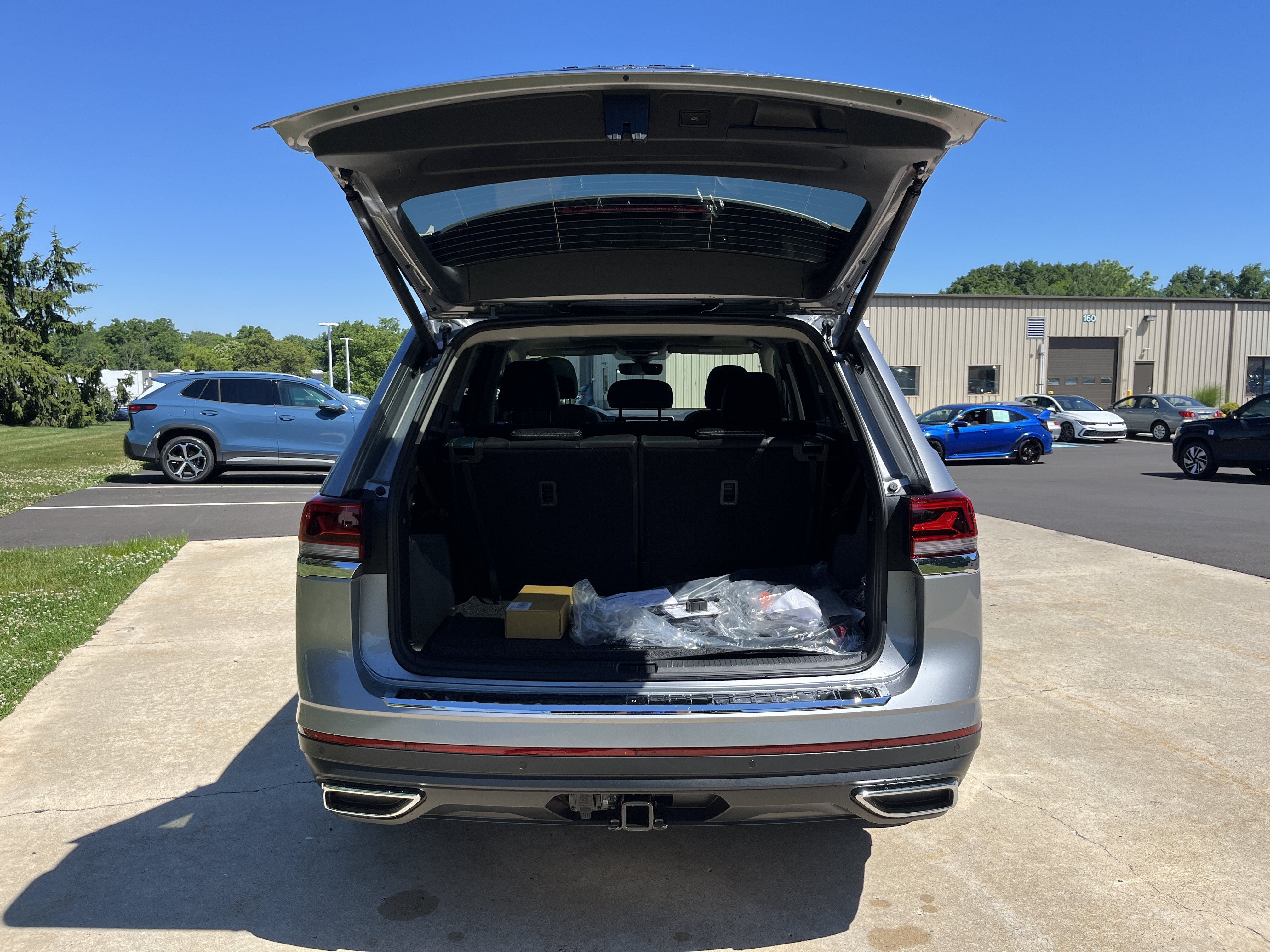 New 2026 Silver Mist Metallic Volkswagen 2.0T SE w/Technology image 13