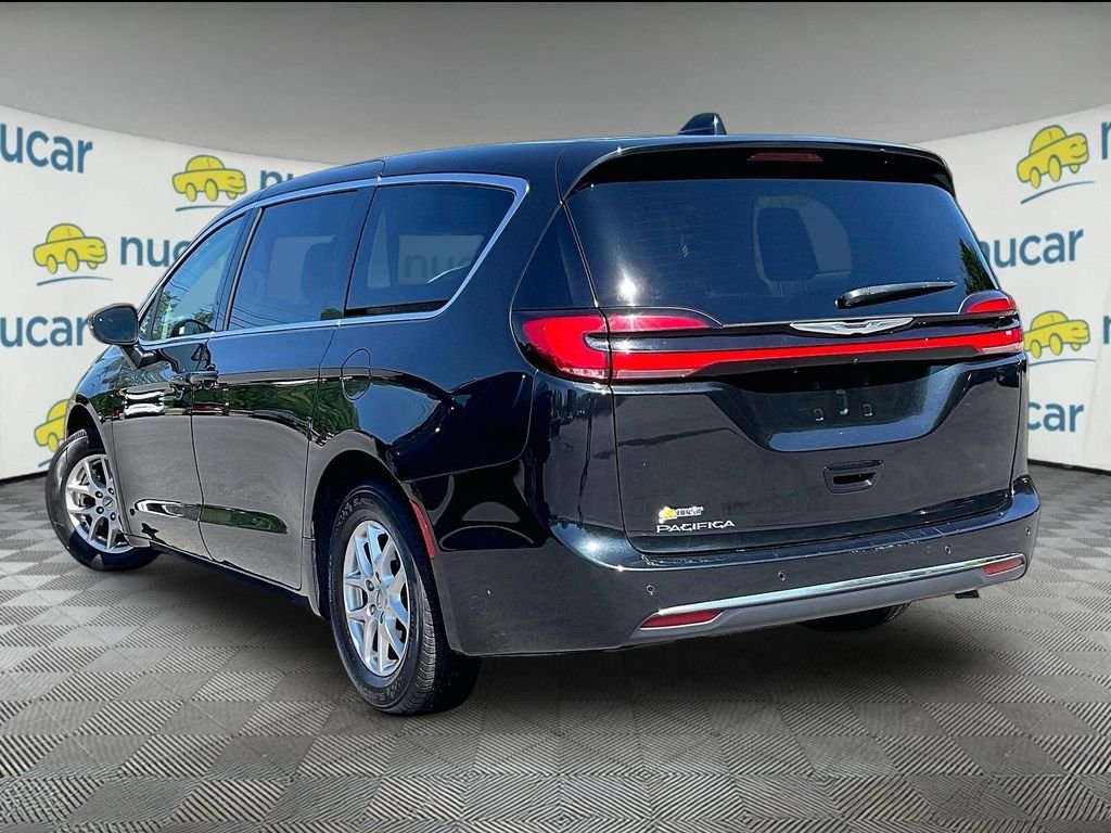 Used 2023 Black Chrysler Touring L image 4