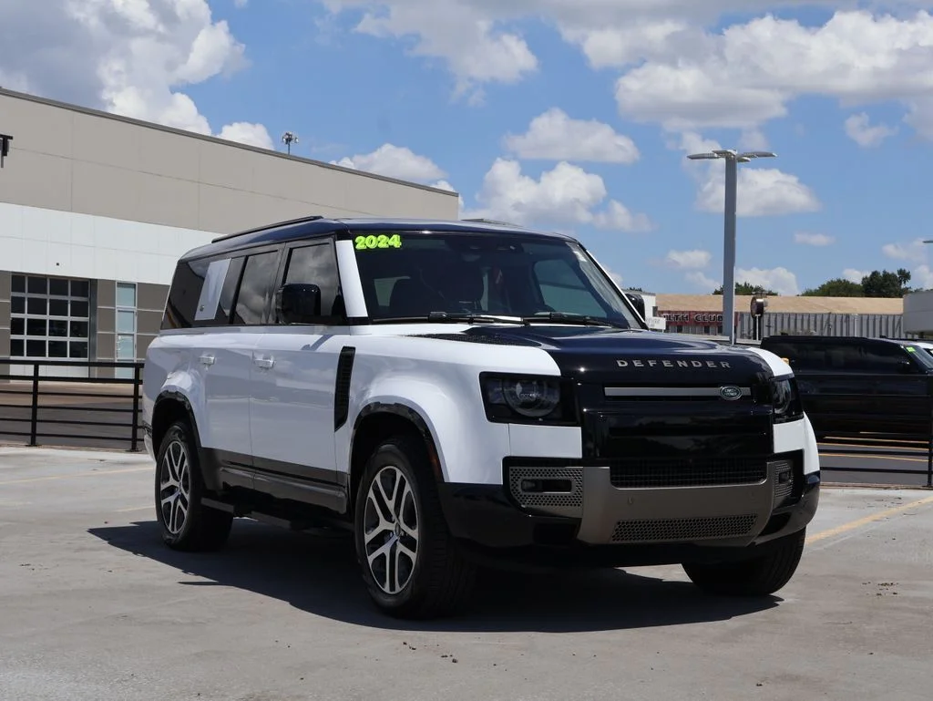 Certified Used 2024 Fuji White Land Rover X-Dynamic SE image 3