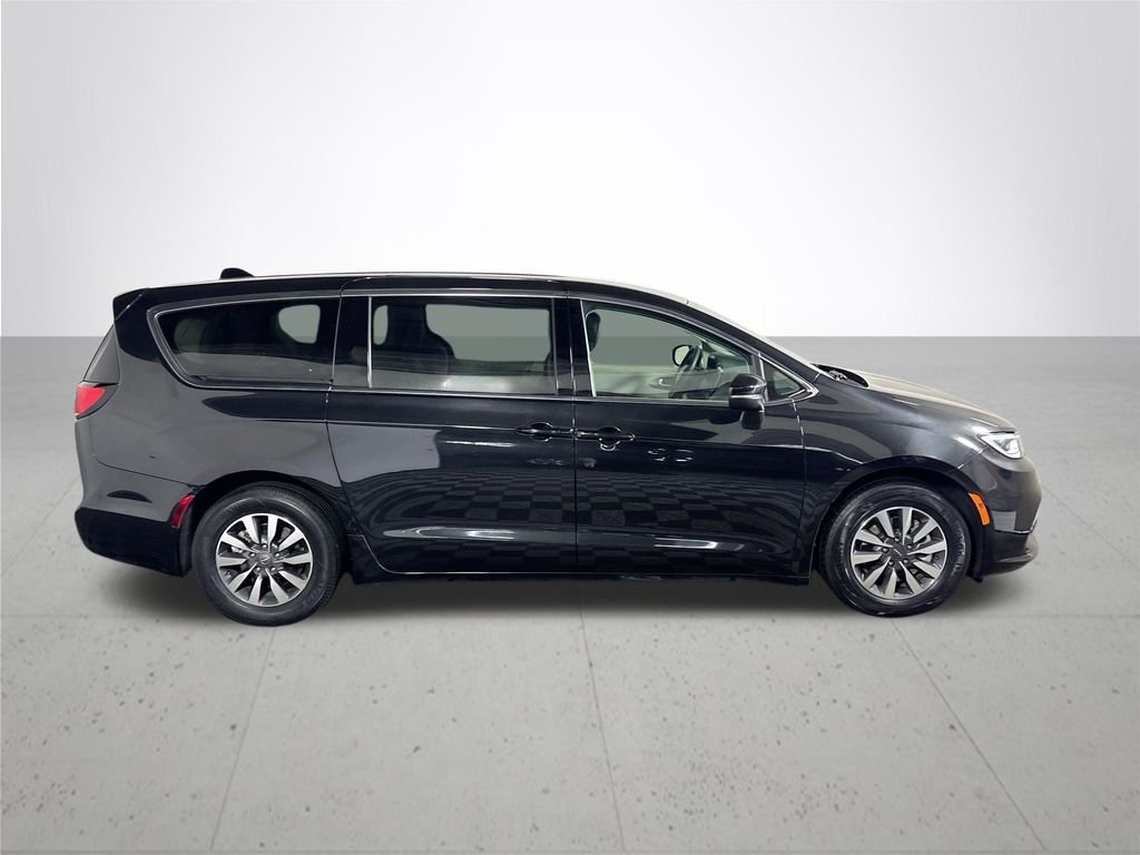 Used 2023 Black Chrysler Touring L image 5