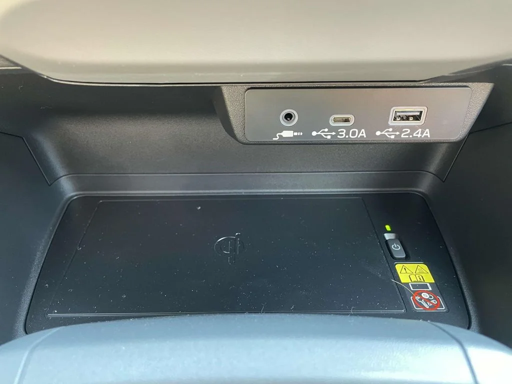 Used 2025 Sapphire Blue Pearl Subaru Limited image 19