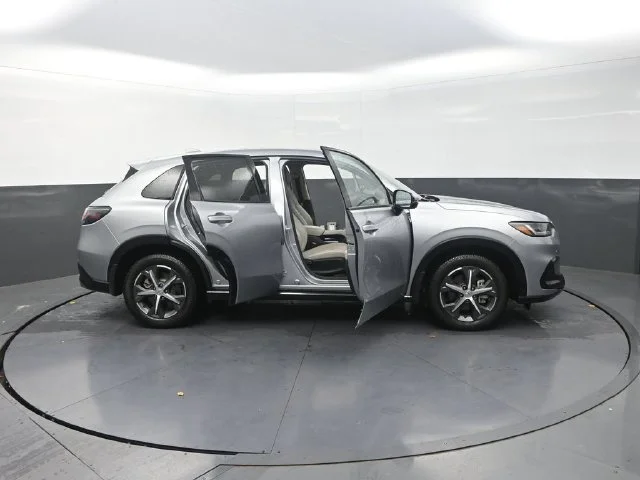 Used 2023 Silver Honda EX-L image 35
