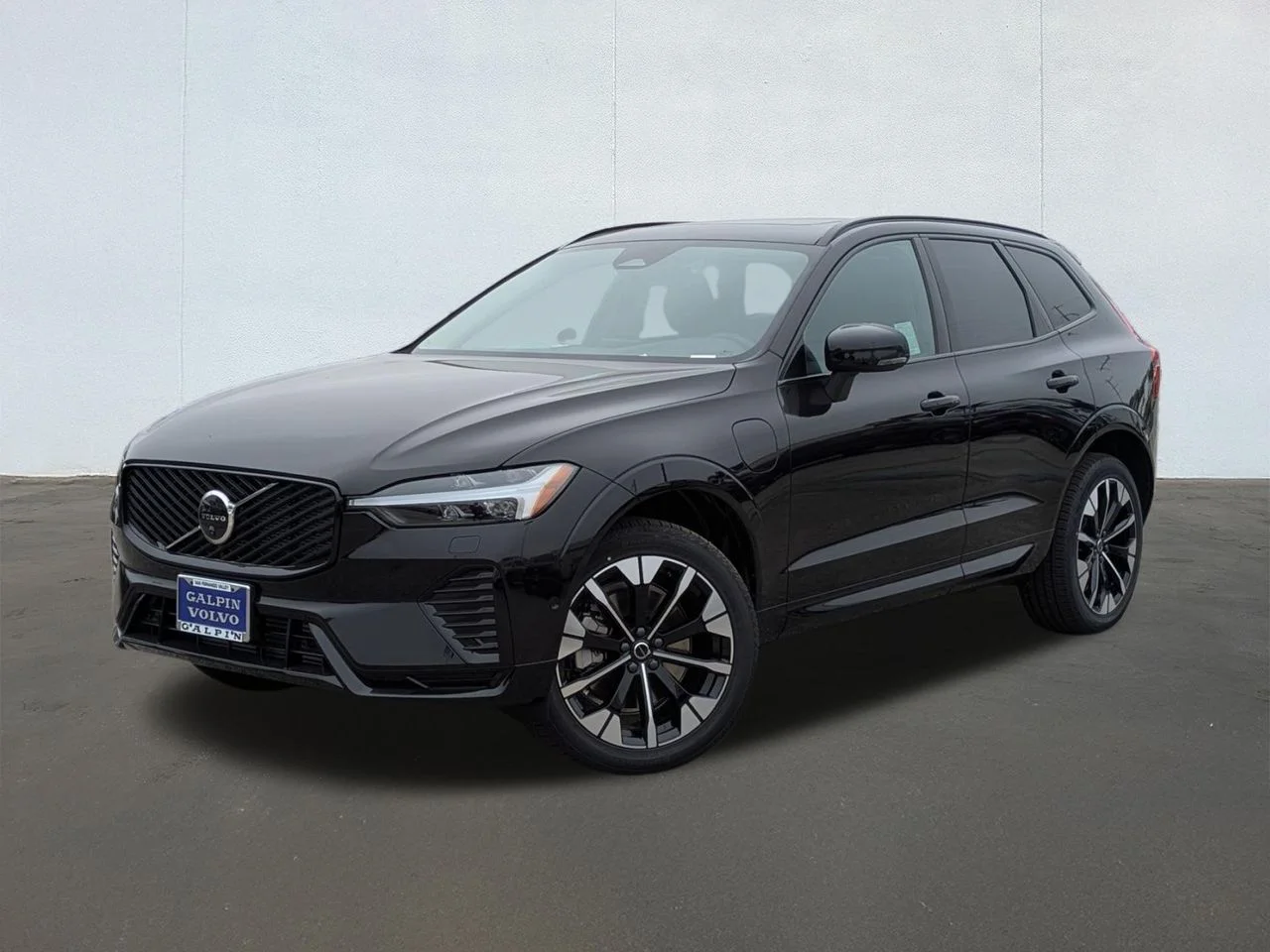 2026 Volvo XC60 T8 Plus Dark AWD's photo