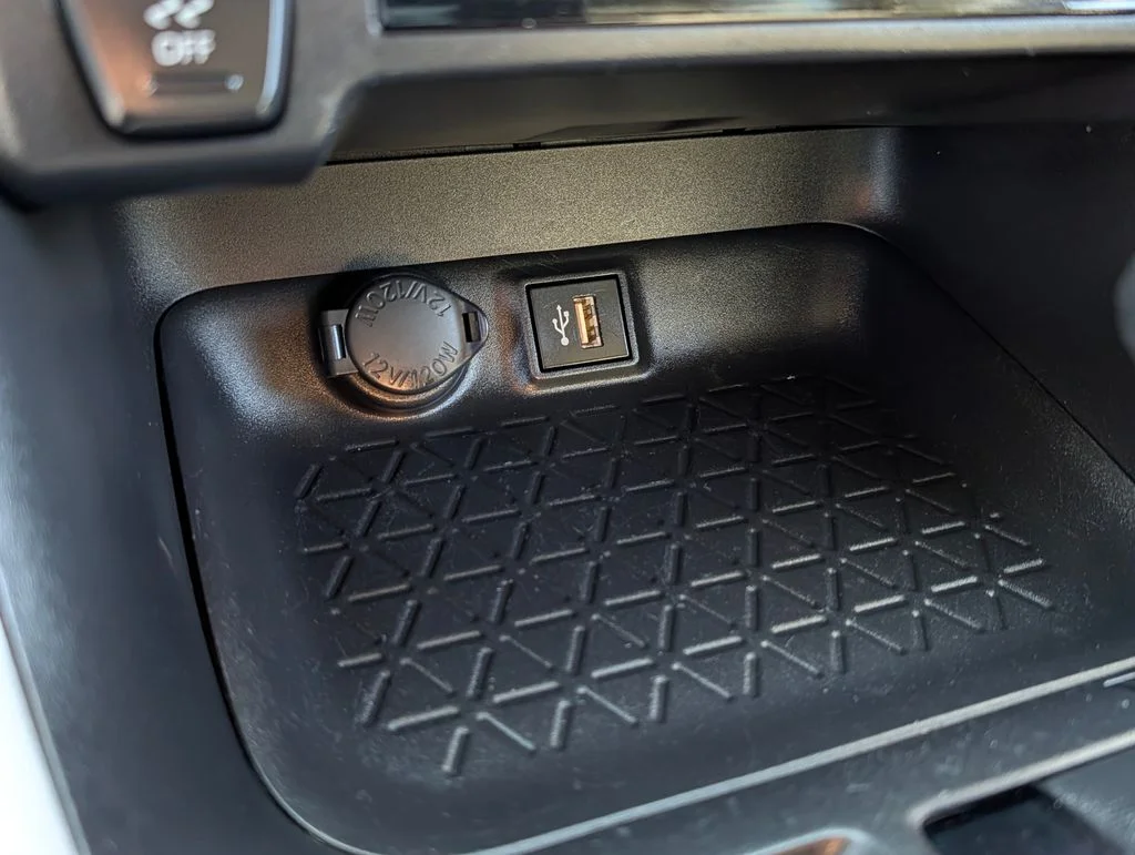 2024 Toyota RAV4 XLE - Photo 25