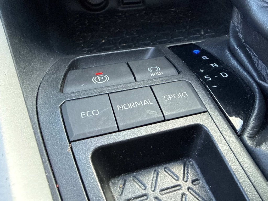 Used 2021  Toyota XLE image 34