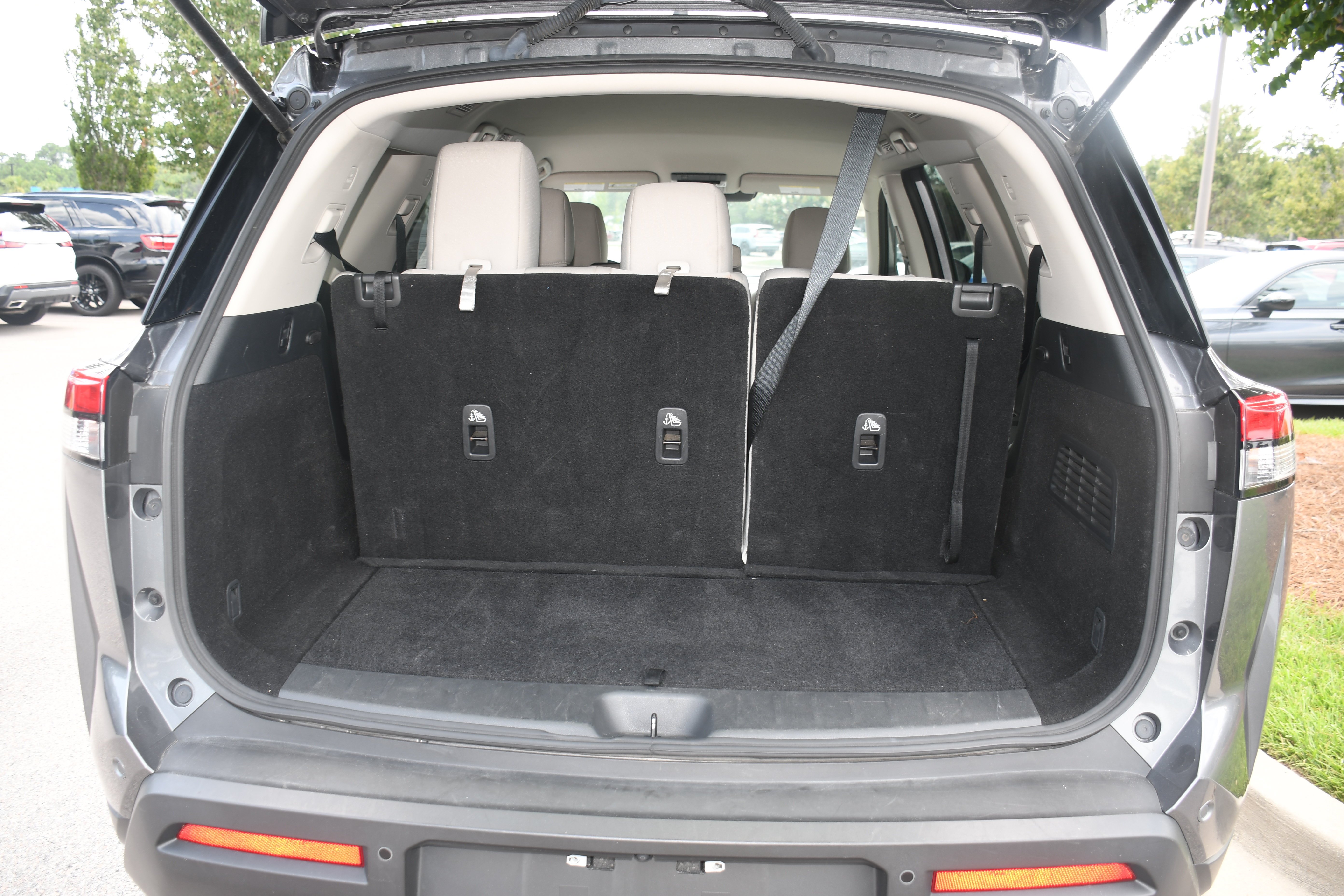 Used 2024 Gray Nissan SV image 17