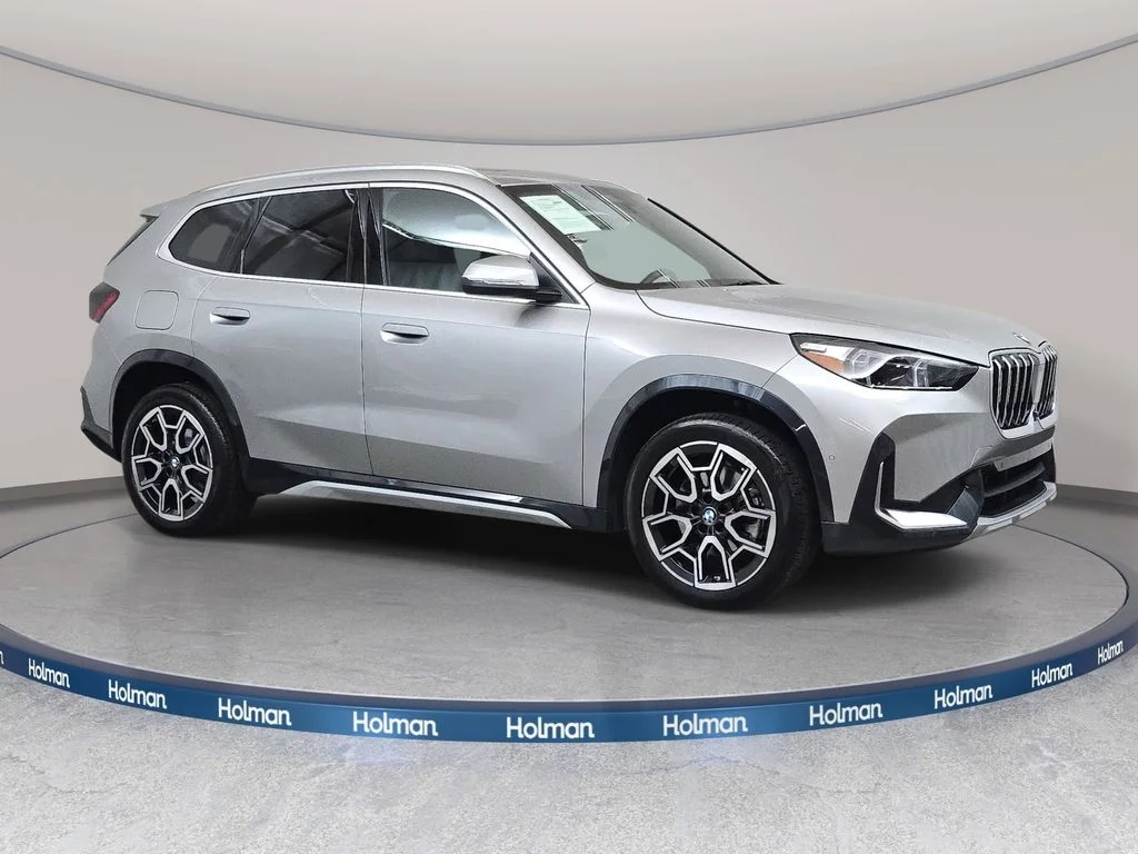 Used 2025 Silver Metallic BMW xDrive28i image 4