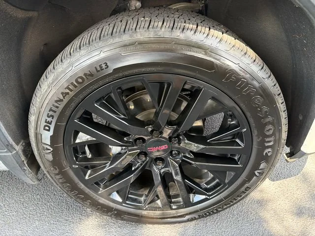 Used 2021 WHITE FROST TRICOAT GMC Denali image 12