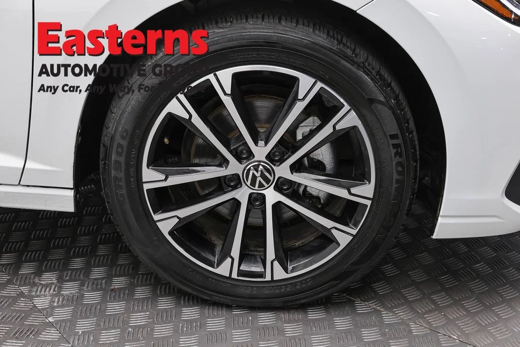 Used 2025 White Volkswagen 1.5T Sport image 30