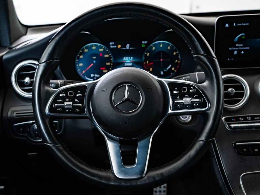 Used 2022 Graphite Grey Metallic Mercedes-Benz GLC 300 image 41