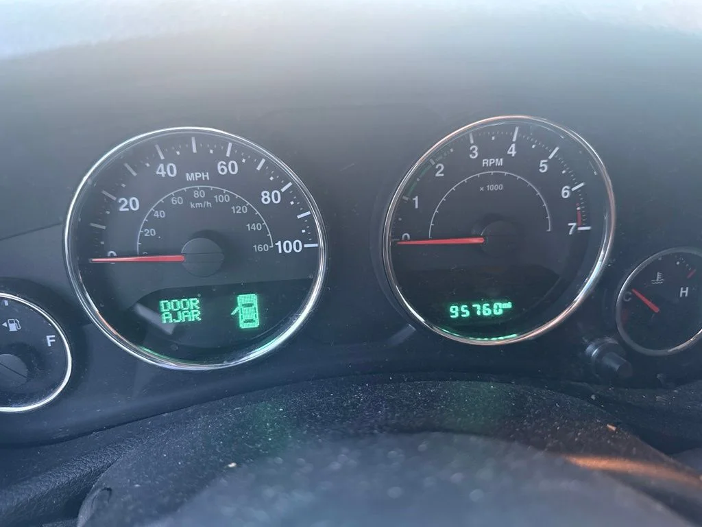 Used 2018 White Jeep Unlimited Sport image 17