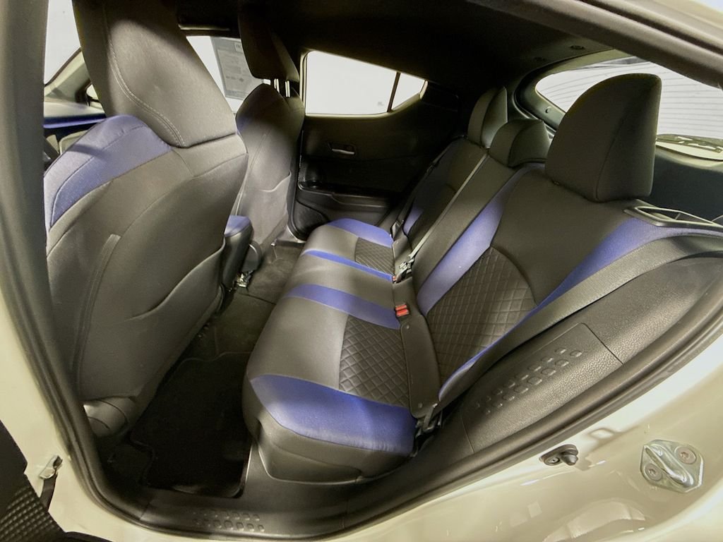 Used 2020 Blizzard Pearl w/Black Roof Toyota XLE image 23