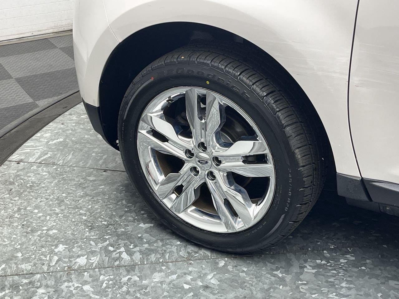 Used 2014 White Platinum Metallic Tri-Coat Ford Limited image 36