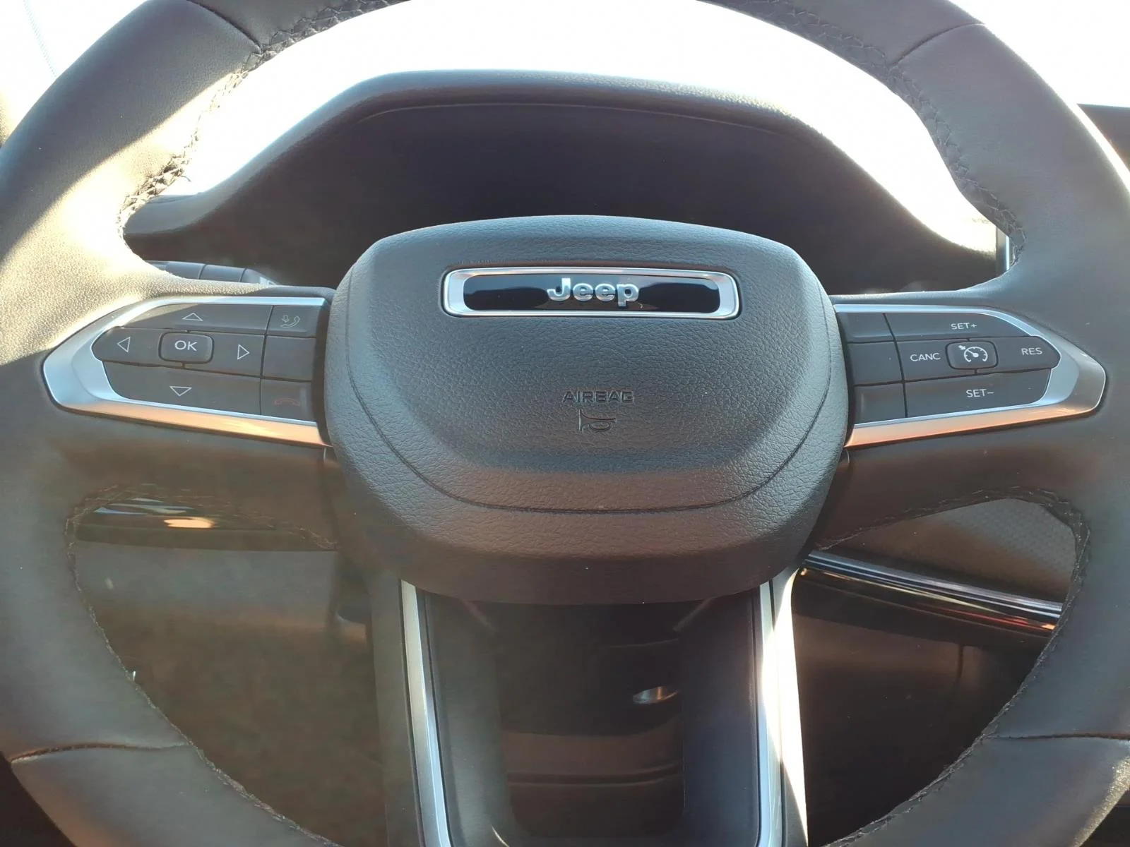 New 2026 Bright White Clear Coat Jeep Latitude Altitude image 16