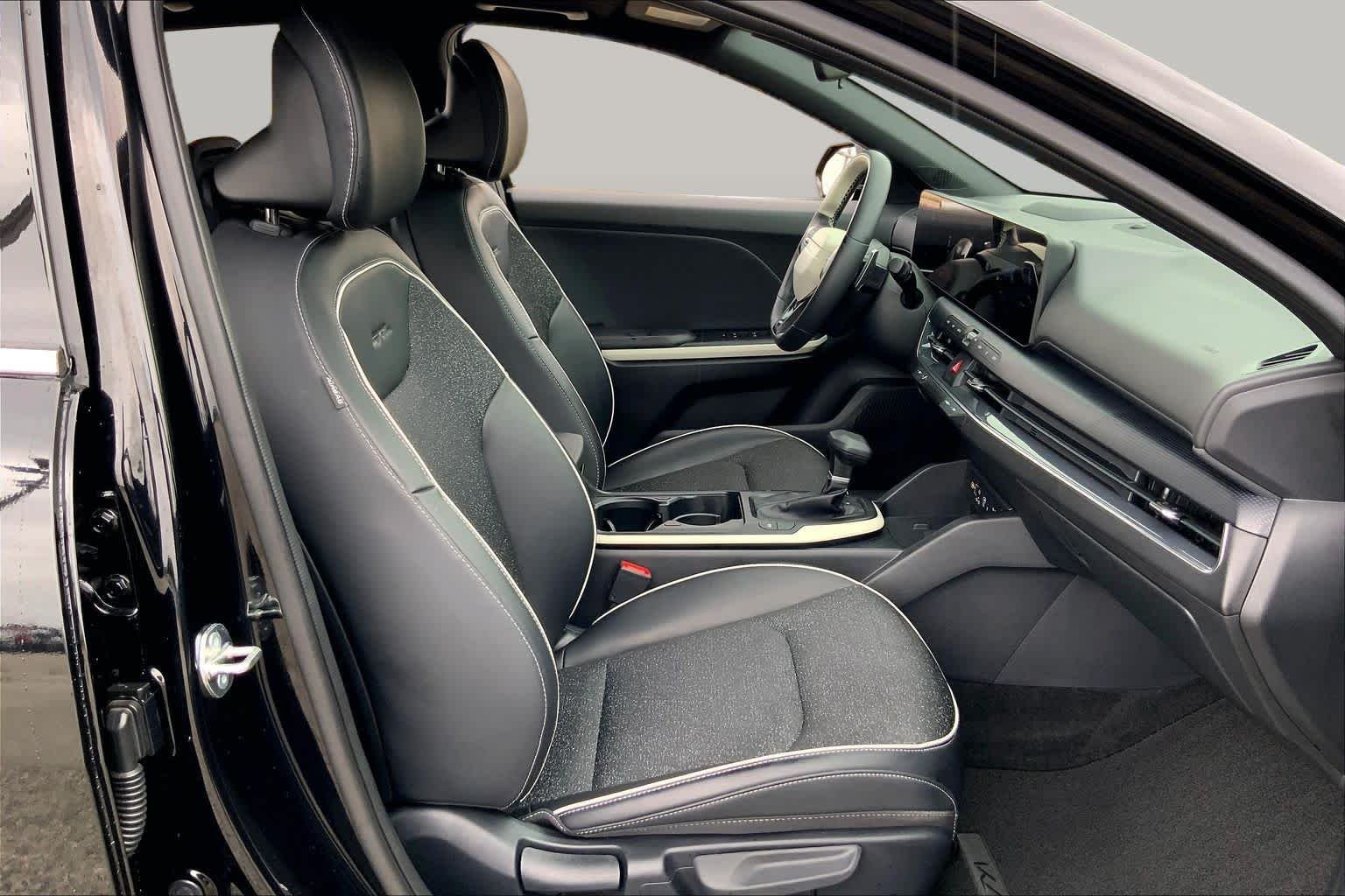 Used 2025 Aurora Black Pearl Kia GT-Line image 9