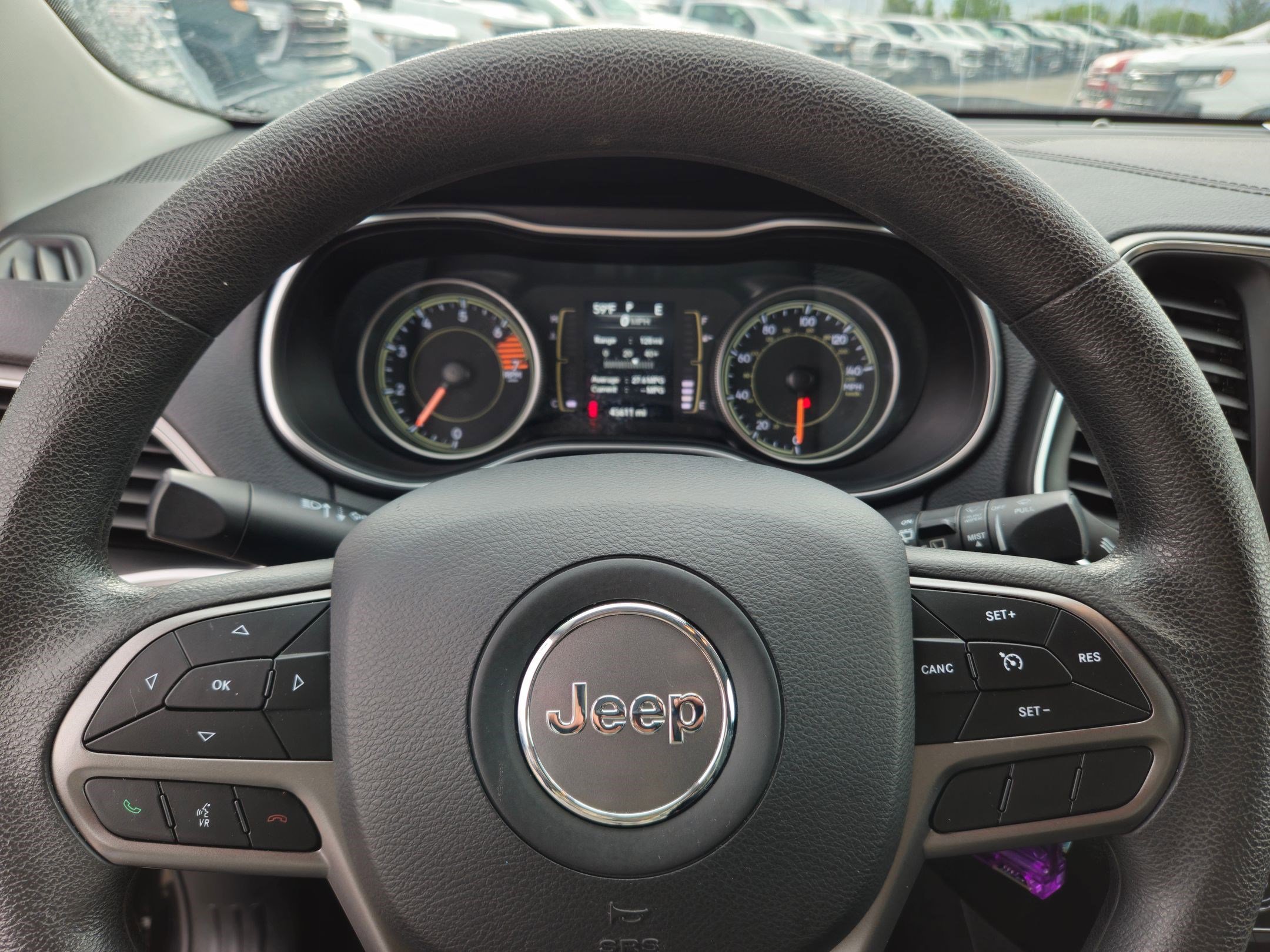 Used 2020 Diamond Black Crystal Pearlcoat Jeep Latitude image 20