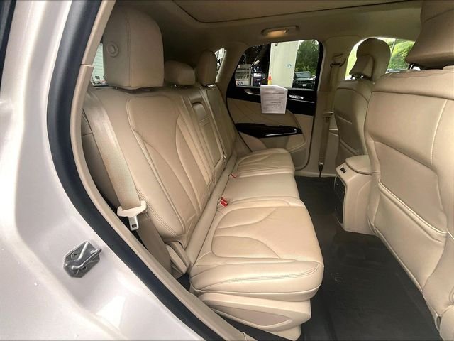 Used 2019 White Lincoln Reserve image 23