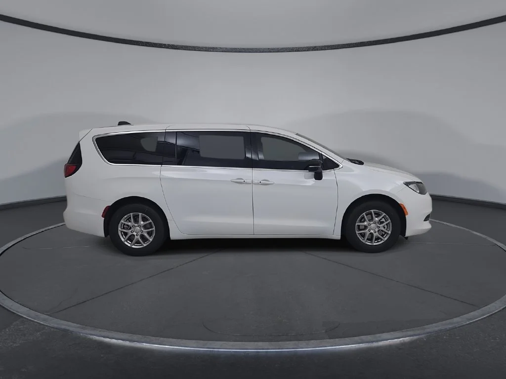 New 2027 Bright White Clear-Coat Paint Chrysler LX image 17
