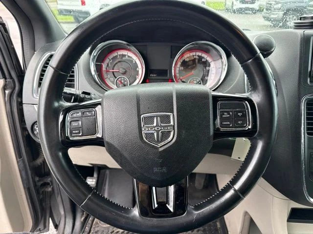 Used 2018 Gray Dodge SXT image 27