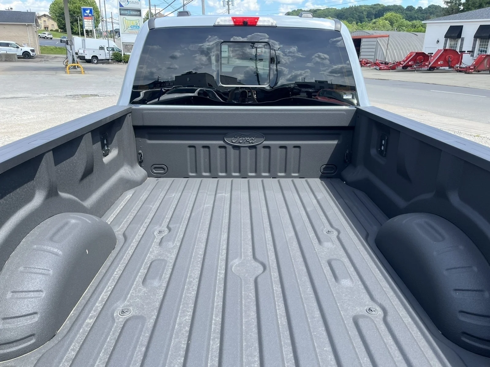 New 2026 Glacier Gray Metallic Tri-Coat Ford LARIAT image 4