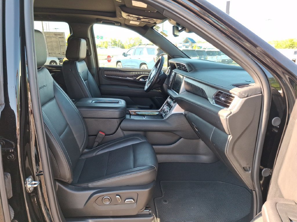 2024 GMC Yukon Denali - Photo 27