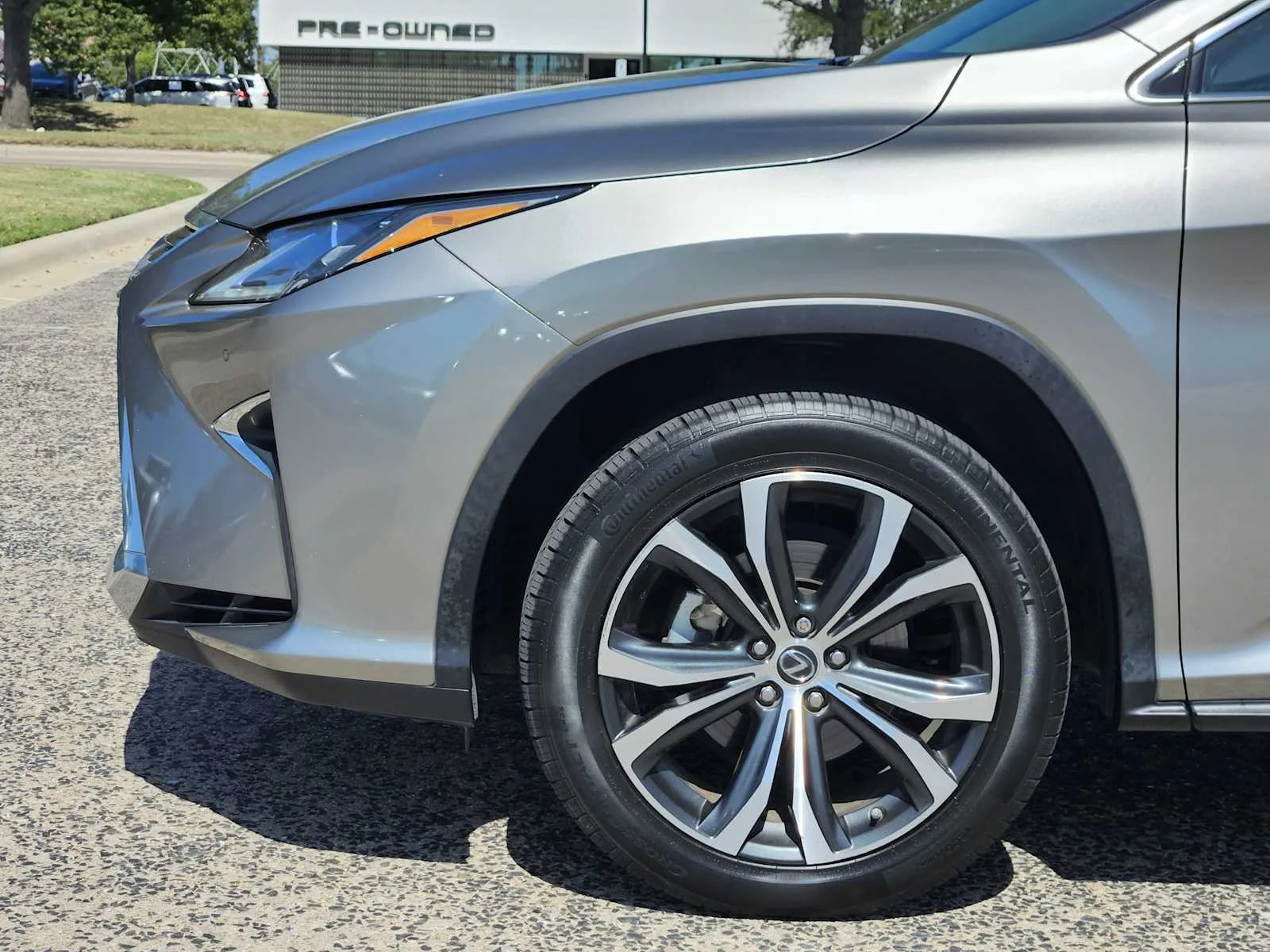Used 2019 Atomic Silver Lexus  image 5