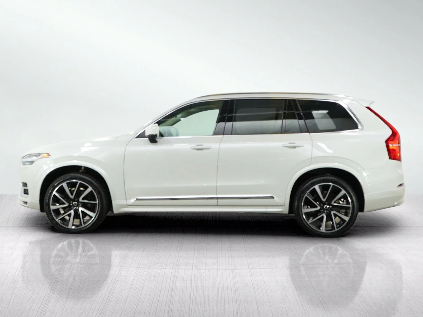 Used 2023 Volvo XC90 Plus with VIN YV4062PN2P1936442 for sale in Wayzata, Minnesota