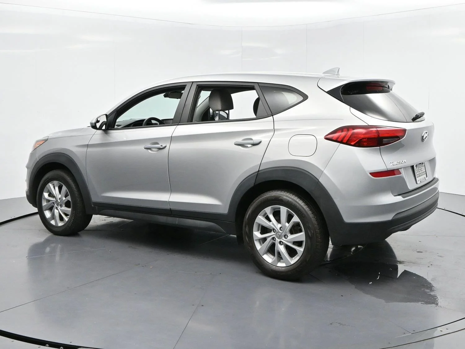 Used 2020 Stellar Silver Hyundai SE image 5