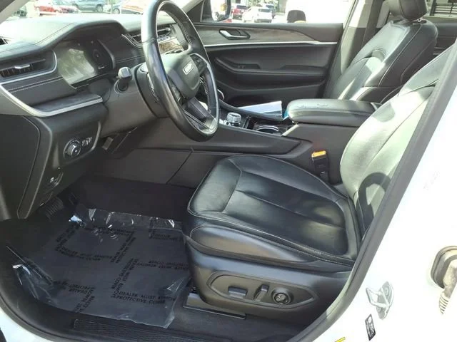 Used 2022 White Jeep Limited 4x4 image 11