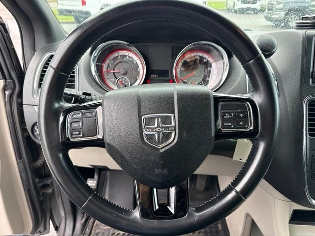 Used 2018 Gray Dodge SXT image 27
