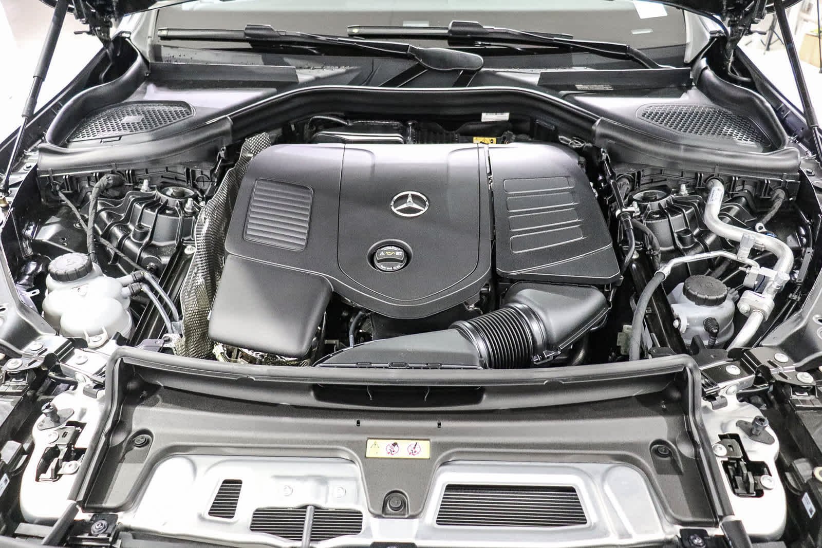 New 2027 MANUFAKTUR exclusive graphite grey magno Mercedes-Benz GLC 300 image 14