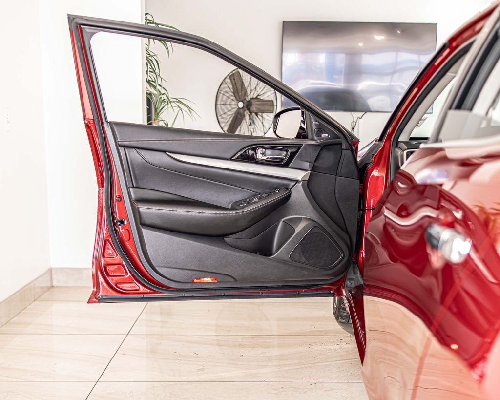 Used 2023 Red Nissan 3.5 SL image 32